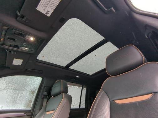 2022 GMC Yukon XL AT4