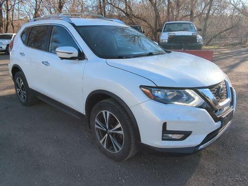 Pearl White Tricoat 2019 Nissan Rogue SV