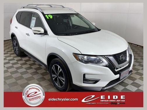 Pearl White Tricoat 2019 Nissan Rogue SV