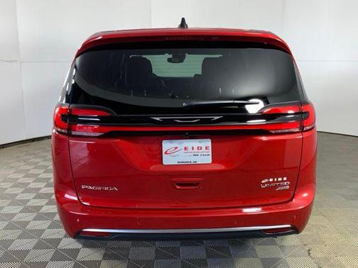 Red Hot Pearlcoat 2027 Chrysler Pacifica Limited