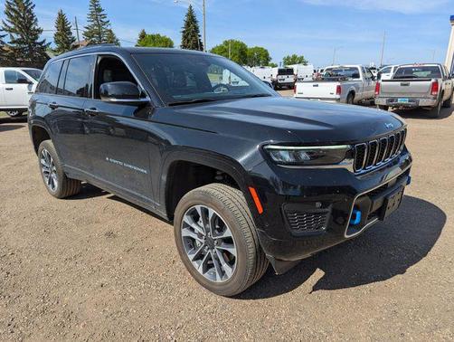 Diamond Black Crystal Pearlcoat 2022 Jeep Grand Cherokee 4xe Overland