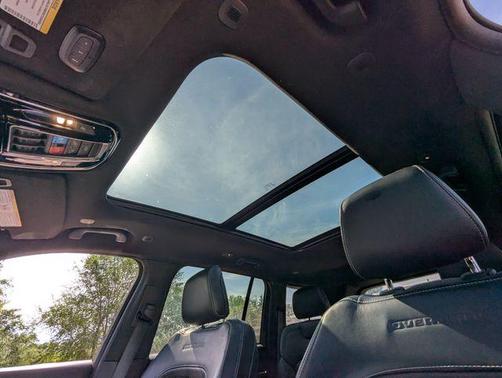 Diamond Black Crystal Pearlcoat 2022 Jeep Grand Cherokee 4xe Overland