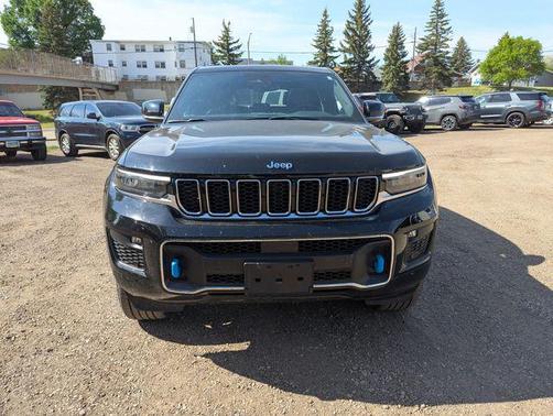 Diamond Black Crystal Pearlcoat 2022 Jeep Grand Cherokee 4xe Overland