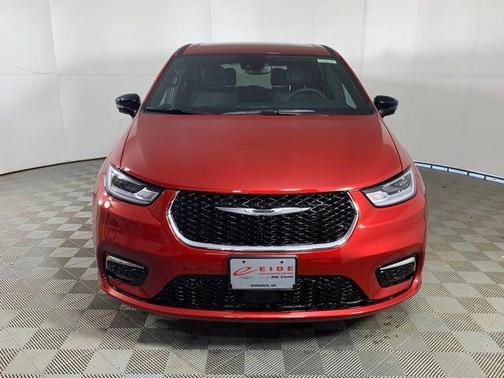 Red Hot Pearlcoat 2026 Chrysler Pacifica L