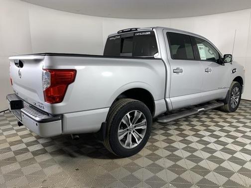2017 Nissan Titan SL