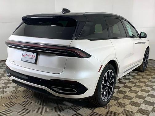 White Platinum Clearcoat Metallic 2024 Lincoln Nautilus Reserve