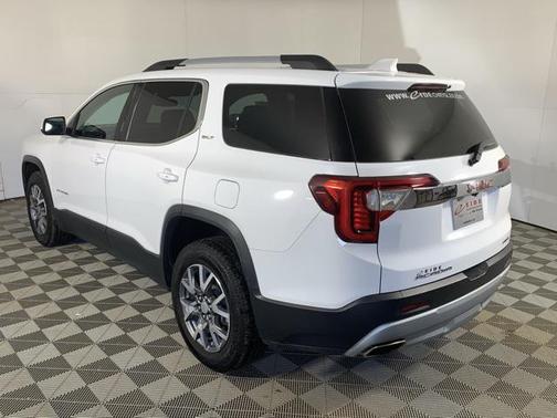 2023 GMC Acadia AWD SLT