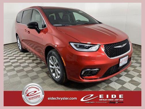 Red Hot Pearlcoat 2026 Chrysler Pacifica L Minivan