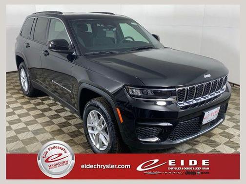 Diamond Black Crystal Pearlcoat 2026 Jeep Grand Cherokee Altitude SUV