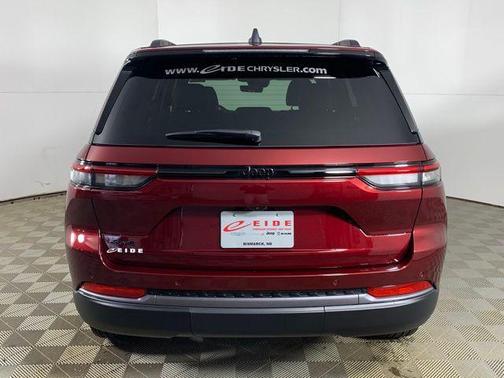 2026 Jeep Grand Cherokee Altitude