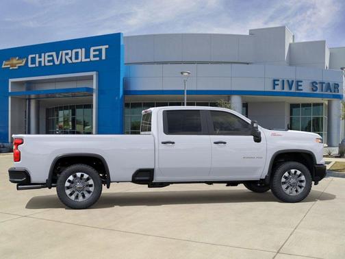Summit White 2025 Chevrolet Silverado 2500 Custom
