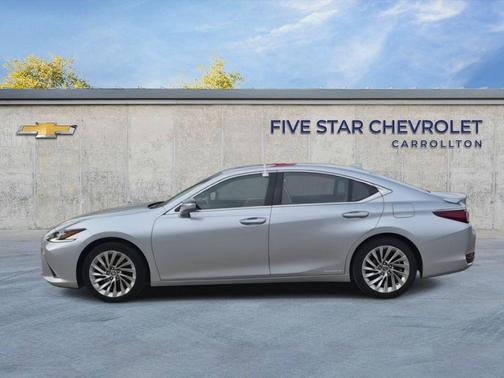 Iridium 2022 Lexus ES 300h Ultra Luxury