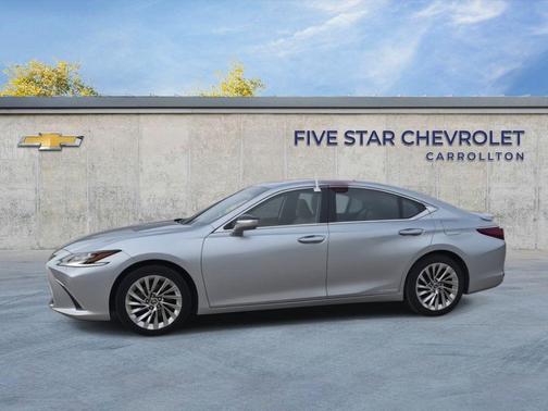 Iridium 2022 Lexus ES 300h Ultra Luxury