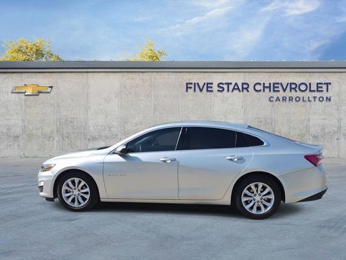 Silver Ice Metallic 2022 Chevrolet Malibu FWD LT