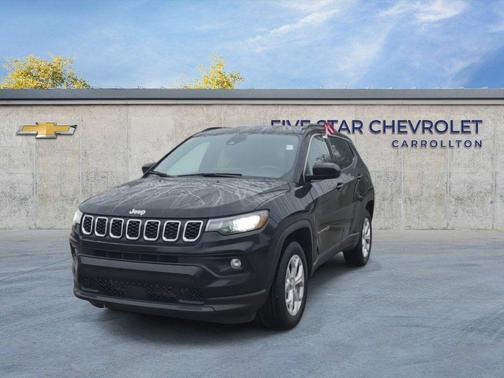 Diamond Black Crystal Pearlcoat 2024 Jeep Compass Latitude