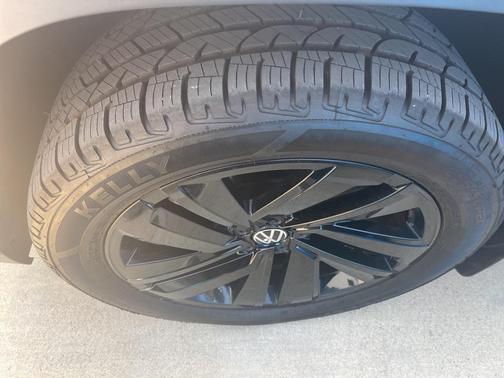 2023 Volkswagen Atlas Cross Sport 2.0T SE w/Technology 4MOTION