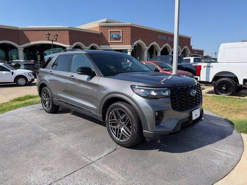 Carbonized Gray Metallic 2025 Ford Explorer ST-Line