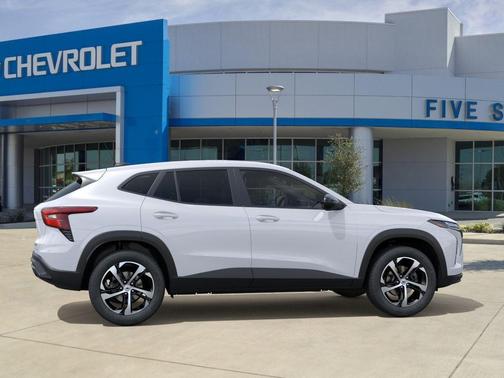 Summit White 2026 Chevrolet Trax FWD 1RS