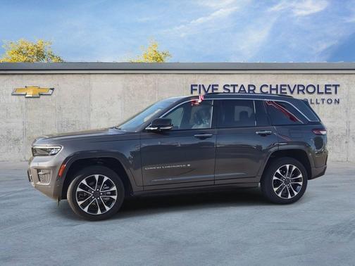 Baltic Gray Metallic Clearcoat 2023 Jeep Grand Cherokee Overland
