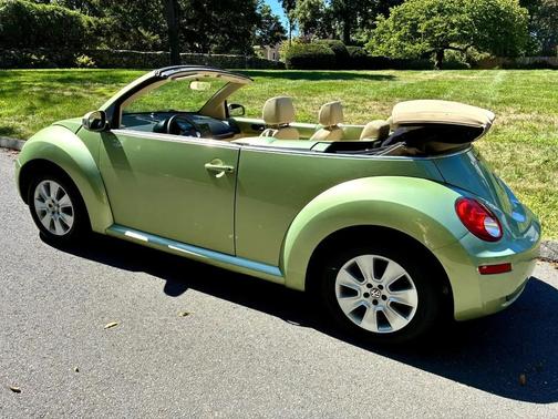 2009 Volkswagen New Beetle S