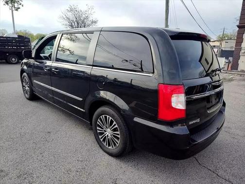2014 Chrysler Town & Country S