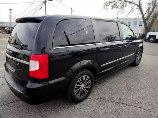 2014 Chrysler Town & Country S