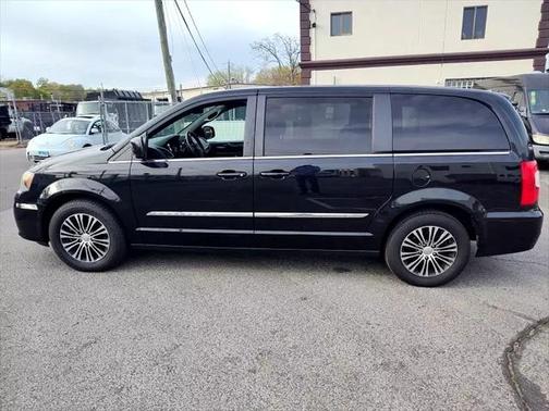 2014 Chrysler Town & Country S