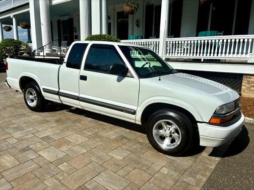 2001 Chevrolet S-10 Base