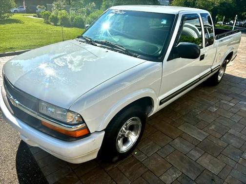 2001 Chevrolet S-10 Base