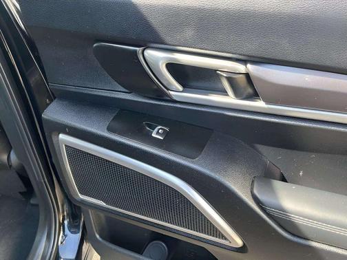 Ebony Black 2024 Kia Telluride LX