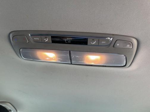 Ebony Black 2024 Kia Telluride LX