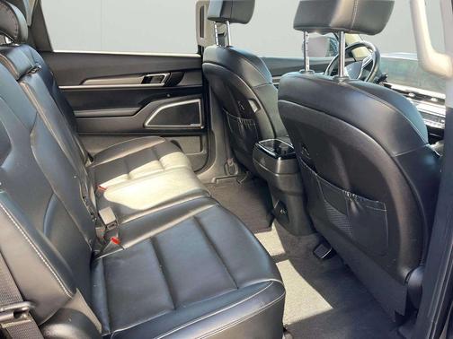 Ebony Black 2024 Kia Telluride LX