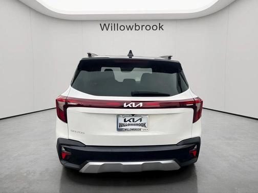 Clear White / Black Roof 2024 Kia Seltos S