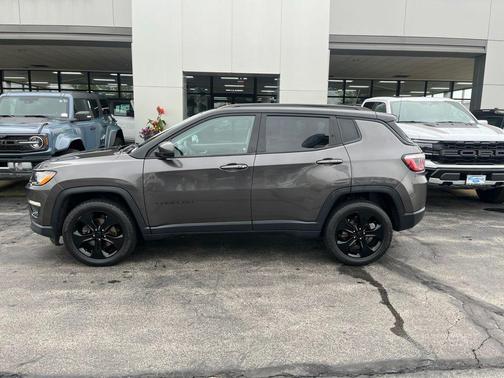 Granite Crystal Clearcoat Metallic 2019 Jeep Compass Altitude
