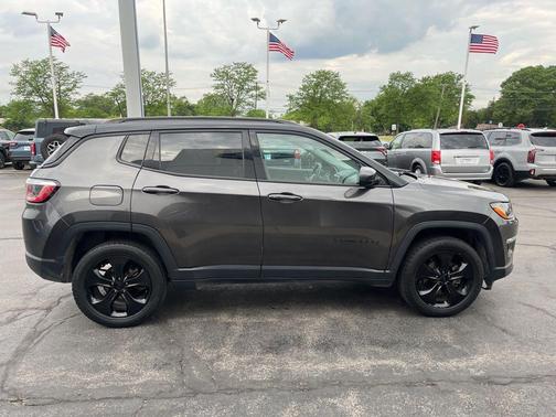 Granite Crystal Clearcoat Metallic 2019 Jeep Compass Altitude