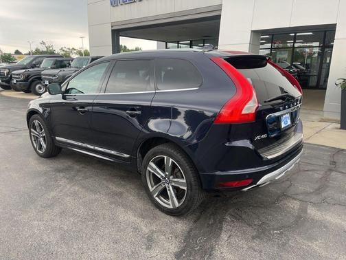 Magic Blue Metallic 2017 Volvo XC60 T6 Dynamic