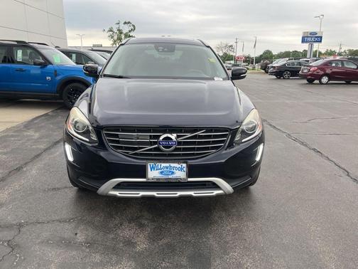 Magic Blue Metallic 2017 Volvo XC60 T6 Dynamic
