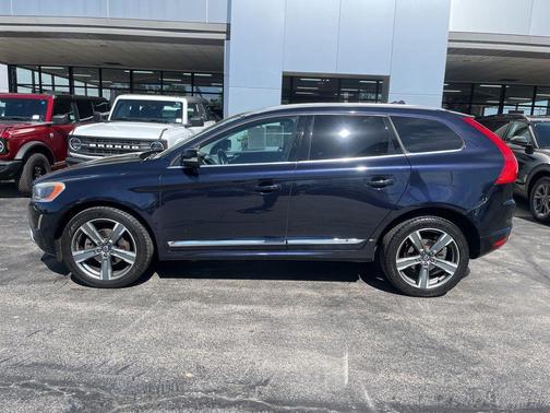 Magic Blue Metallic 2017 Volvo XC60 T6 Dynamic