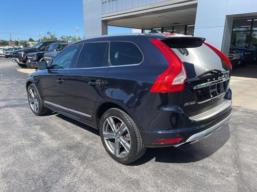 Magic Blue Metallic 2017 Volvo XC60 T6 Dynamic
