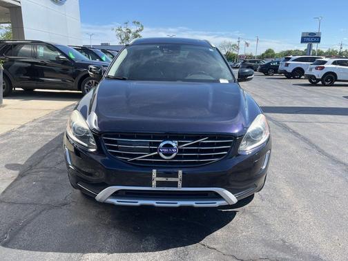 Magic Blue Metallic 2017 Volvo XC60 T6 Dynamic