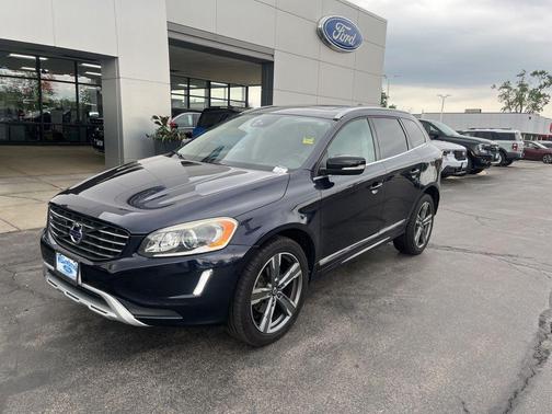 Magic Blue Metallic 2017 Volvo XC60 T6 Dynamic