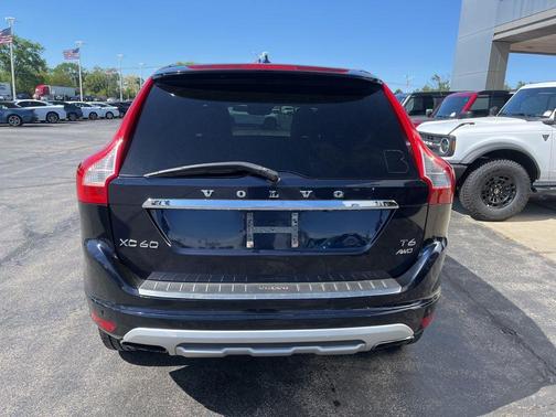 Magic Blue Metallic 2017 Volvo XC60 T6 Dynamic