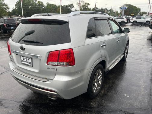 Bright Silver 2013 Kia Sorento SX