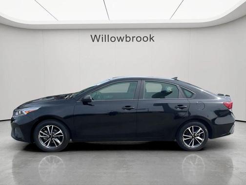 Aurora Black Pearl 2024 Kia Forte LXS