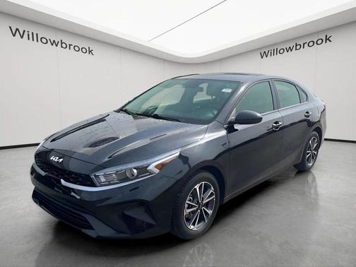Aurora Black Pearl 2024 Kia Forte LXS