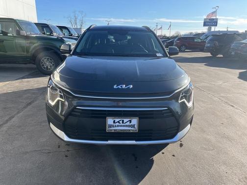 2023 Kia Niro LX