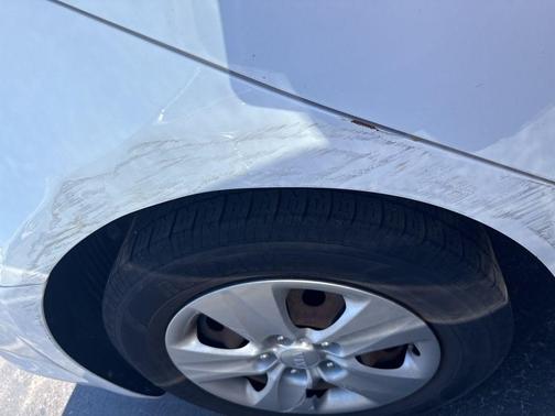 Clear White 2018 Kia Forte LX