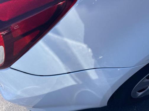 Clear White 2018 Kia Forte LX