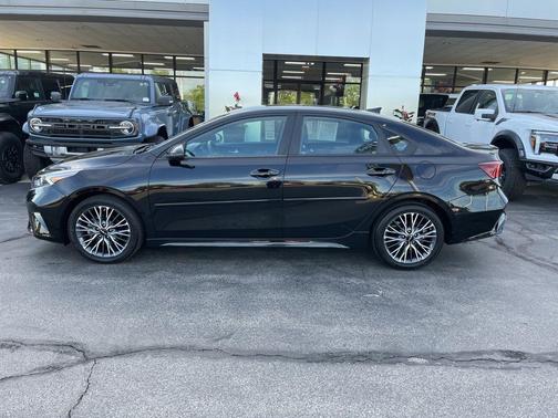 Aurora Black Pearl 2023 Kia Forte GT-Line