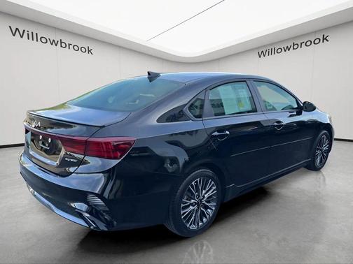Aurora Black Pearl 2023 Kia Forte GT-Line